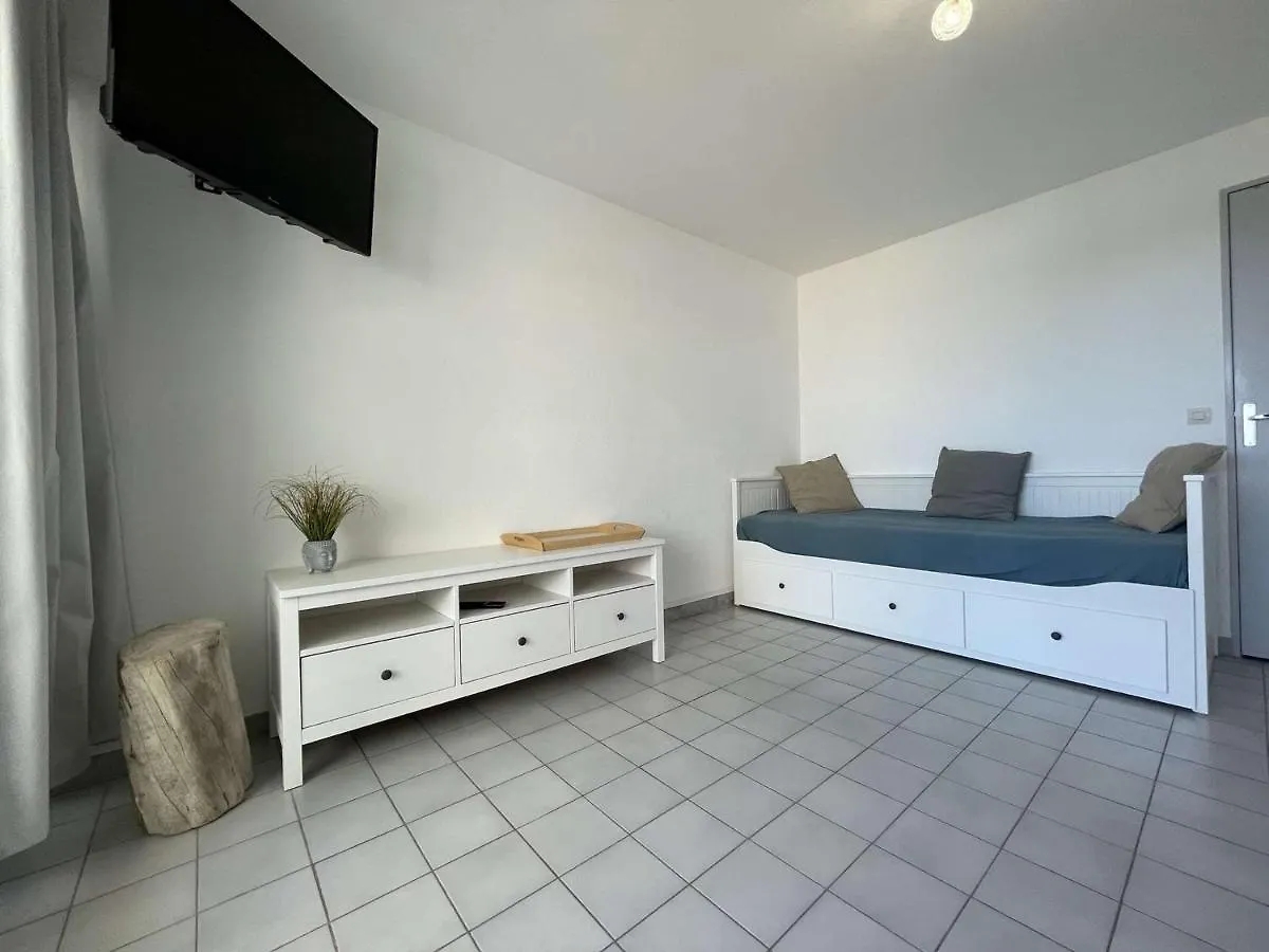 Deux Pieces Renove Avec Terrasse, Parking Prive A Port Camargue - Fr-1-250-173 Apartment Saint-Melany